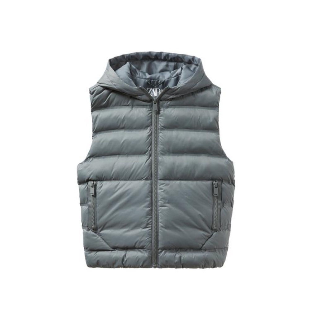 Zara boys HEAT-SEALED PUFFER VEST
8-9 YEARS (51,18 INCHES)